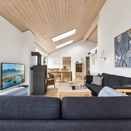 Agneta - 150m From The Sea By Interhome *