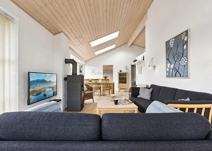 Agneta - 150m From The Sea By Interhome *